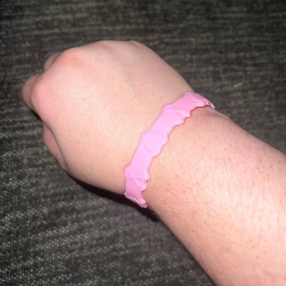 Pack of 6 Breast Cancer Silicone Bracelets - Picture 3 of 6